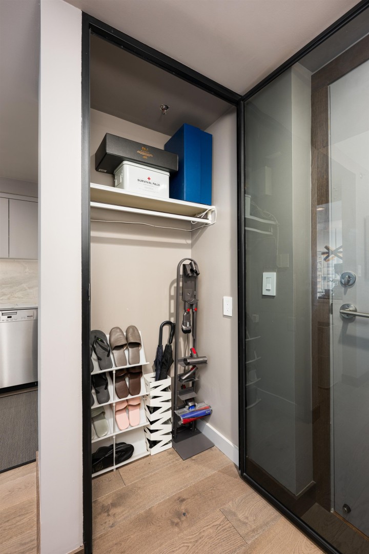 Photo 18 at 805 - 388 Drake Street, Yaletown, Vancouver West