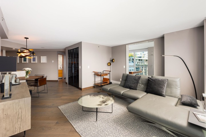 Photo 4 at 805 - 388 Drake Street, Yaletown, Vancouver West
