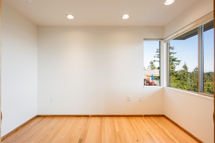 Photo 23 at 4060 Almondel Road, Bayridge, West Vancouver