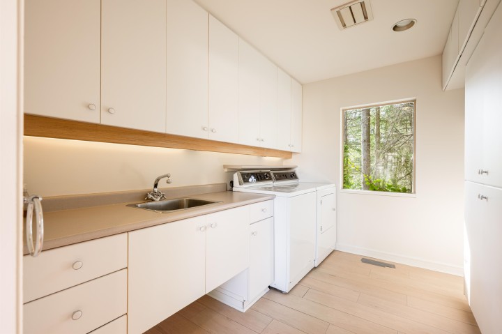 Photo 16 at 4060 Almondel Road, Bayridge, West Vancouver