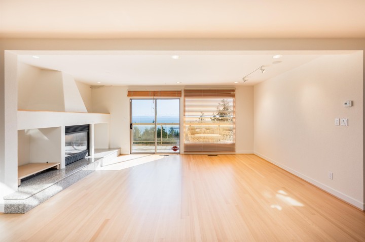 Photo 12 at 4060 Almondel Road, Bayridge, West Vancouver