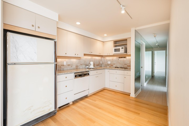 Photo 32 at 4060 Almondel Road, Bayridge, West Vancouver