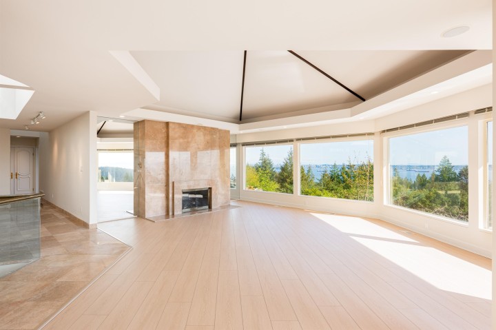 Photo 5 at 4060 Almondel Road, Bayridge, West Vancouver