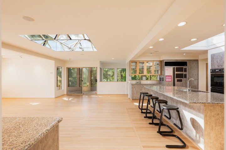 Photo 9 at 4060 Almondel Road, Bayridge, West Vancouver