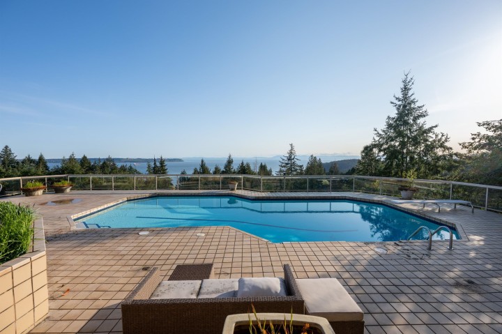 Photo 34 at 4060 Almondel Road, Bayridge, West Vancouver
