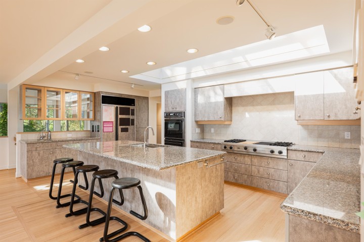 Photo 10 at 4060 Almondel Road, Bayridge, West Vancouver