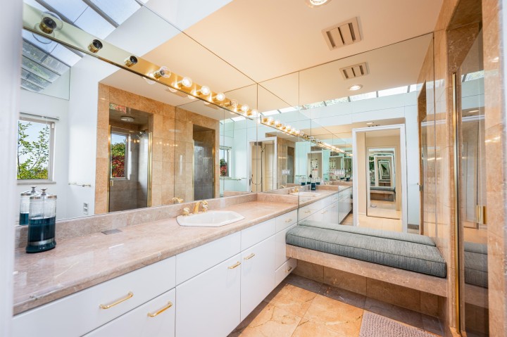 Photo 18 at 4060 Almondel Road, Bayridge, West Vancouver