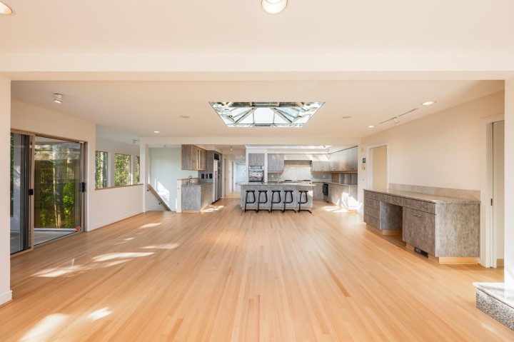 Photo 11 at 4060 Almondel Road, Bayridge, West Vancouver