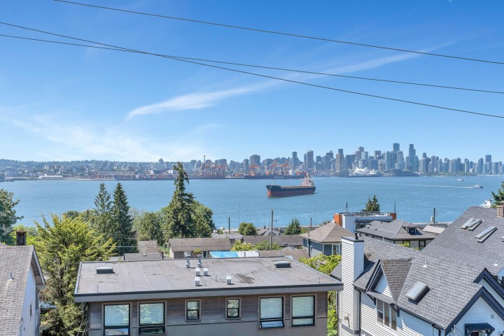 Photo 2 at 404 - 245 St. Davids Avenue, Lower Lonsdale, North Vancouver