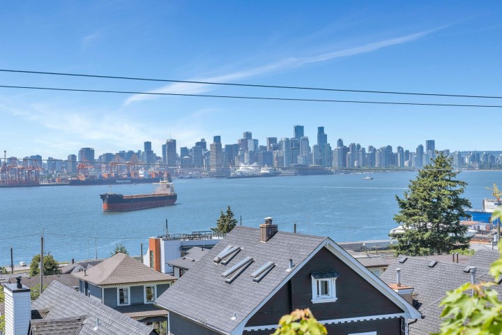 Photo 1 at 404 - 245 St. Davids Avenue, Lower Lonsdale, North Vancouver