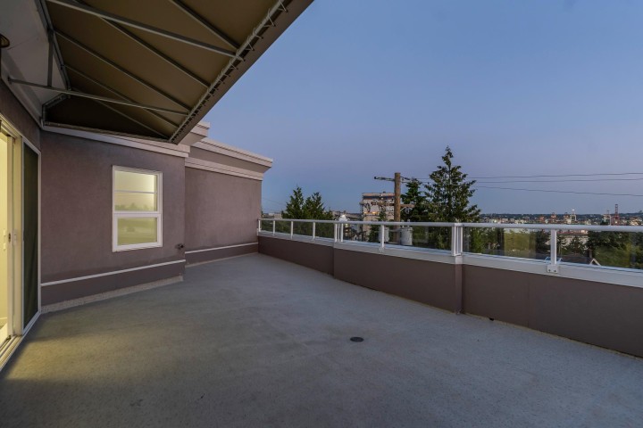 Photo 9 at 404 - 245 St. Davids Avenue, Lower Lonsdale, North Vancouver