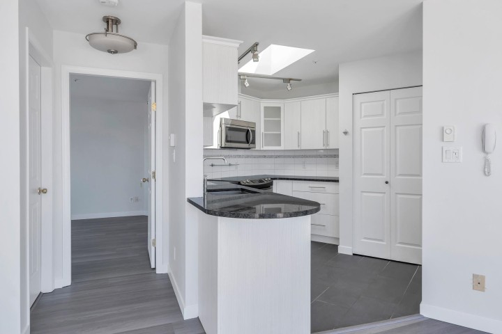 Photo 24 at 404 - 245 St. Davids Avenue, Lower Lonsdale, North Vancouver