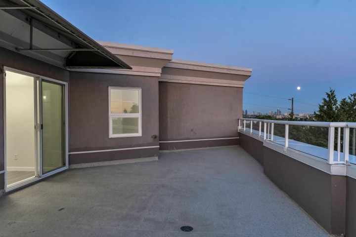 Photo 8 at 404 - 245 St. Davids Avenue, Lower Lonsdale, North Vancouver