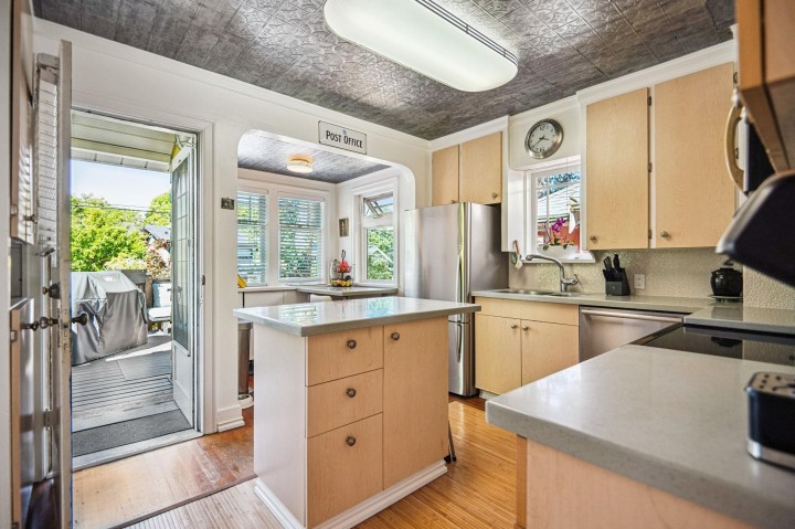 Photo 9 at 4533 W 8th Avenue, Point Grey, Vancouver West