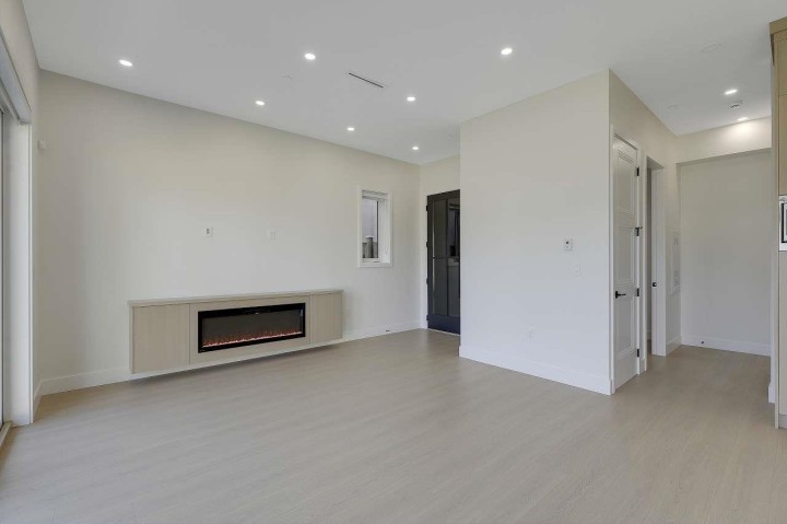 Photo 6 at 2 - 3251 E 44 Avenue, Killarney VE, Vancouver East