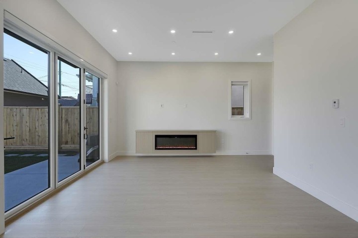 Photo 7 at 2 - 3251 E 44 Avenue, Killarney VE, Vancouver East