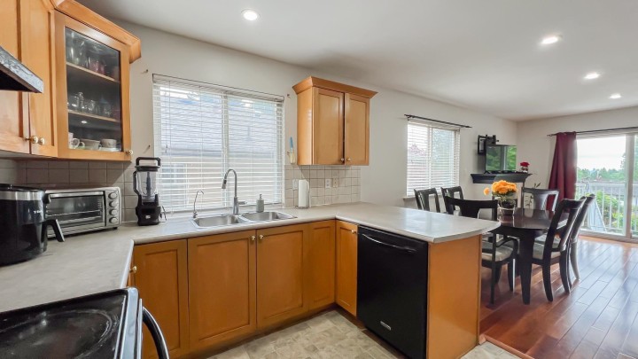 Photo 6 at 1553 Burrill Avenue, Lynn Valley, North Vancouver