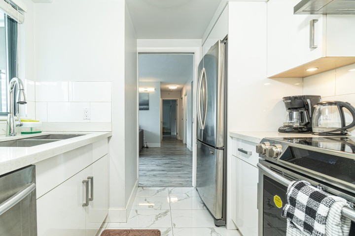 Photo 40 at 2205 - 1238 Melville Street, Coal Harbour, Vancouver West