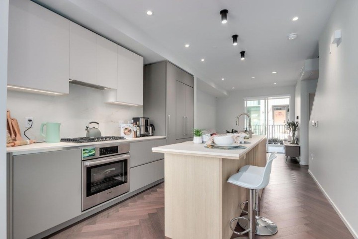 Photo 5 at 153 - 785 W 49th Avenue, Oakridge VW, Vancouver West