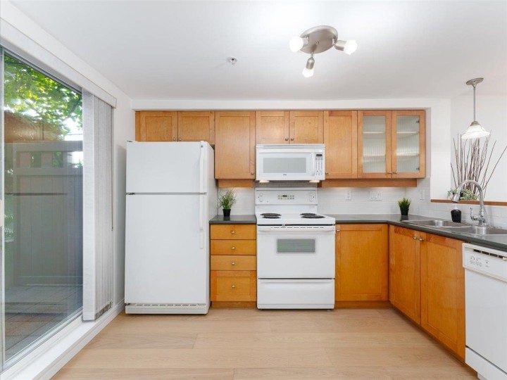 Photo 6 at 12 - 288 St. Davids Avenue, Lower Lonsdale, North Vancouver