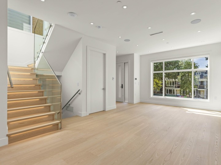 Photo 3 at 2565 W 2nd Avenue, Kitsilano, Vancouver West