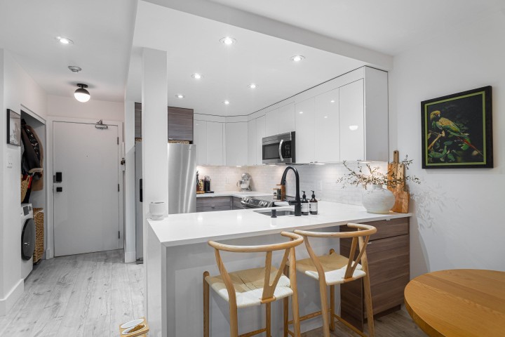 Photo 5 at 307 - 1345 Comox Street, West End VW, Vancouver West