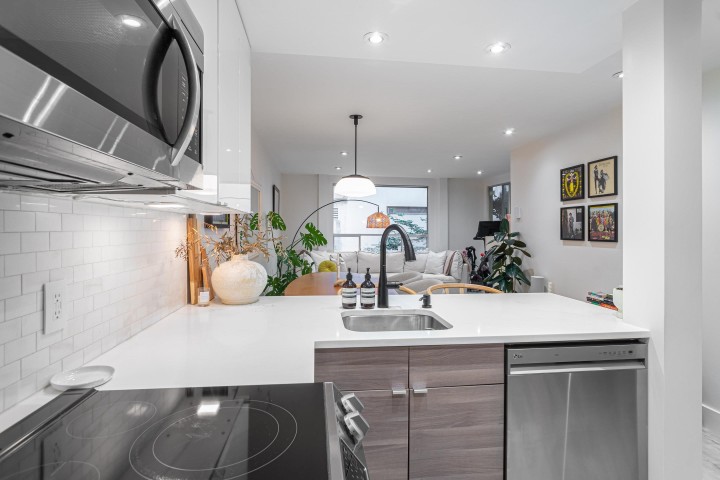 Photo 4 at 307 - 1345 Comox Street, West End VW, Vancouver West