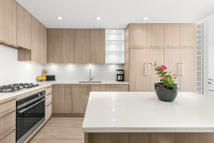 Photo 3 at 407 - 733 E 3rd Street, Queensbury, North Vancouver