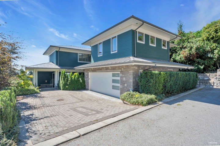 Photo 2 at 2101 Union Court, Panorama Village, West Vancouver