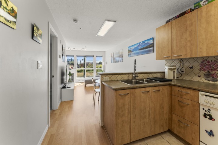 Photo 3 at 210 - 2973 Kingsway, Collingwood VE, Vancouver East