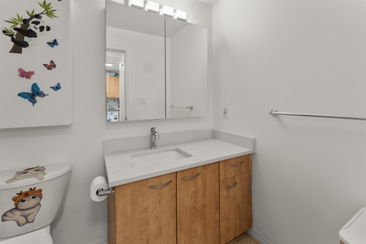 Photo 9 at 210 - 2973 Kingsway, Collingwood VE, Vancouver East