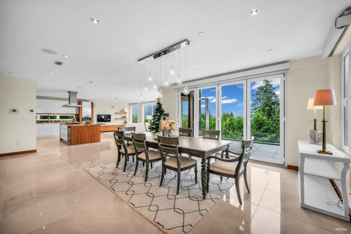 Photo 6 at 518 Ballantree Place, Glenmore, West Vancouver