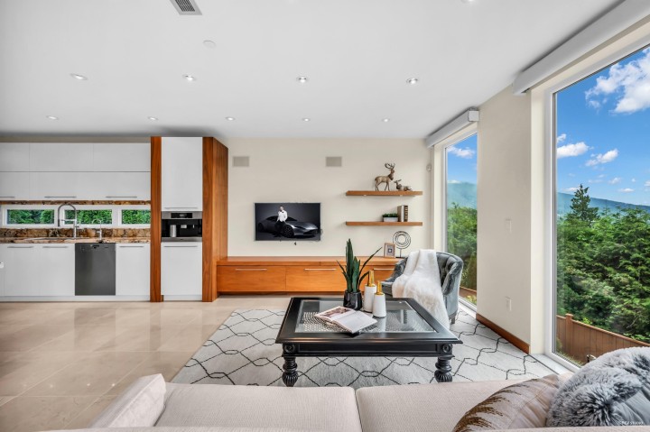 Photo 13 at 518 Ballantree Place, Glenmore, West Vancouver