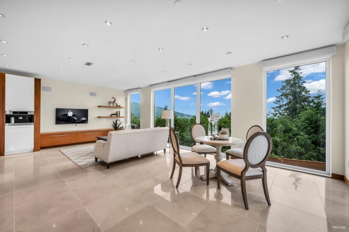 Photo 12 at 518 Ballantree Place, Glenmore, West Vancouver