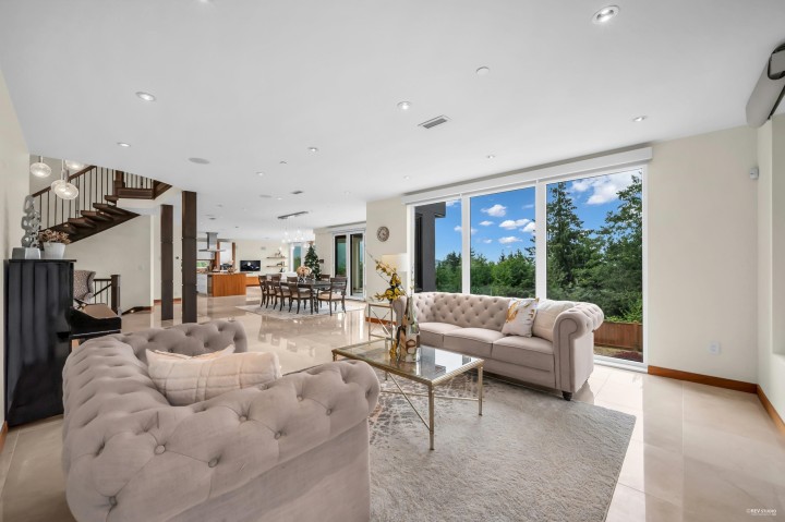 Photo 5 at 518 Ballantree Place, Glenmore, West Vancouver