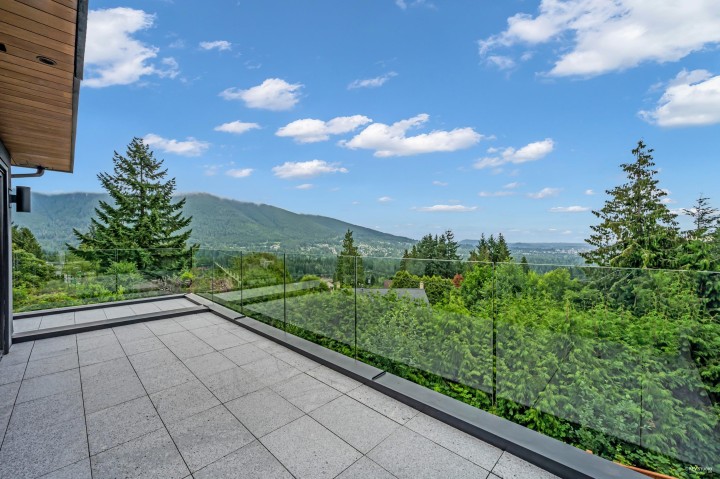 Photo 20 at 518 Ballantree Place, Glenmore, West Vancouver