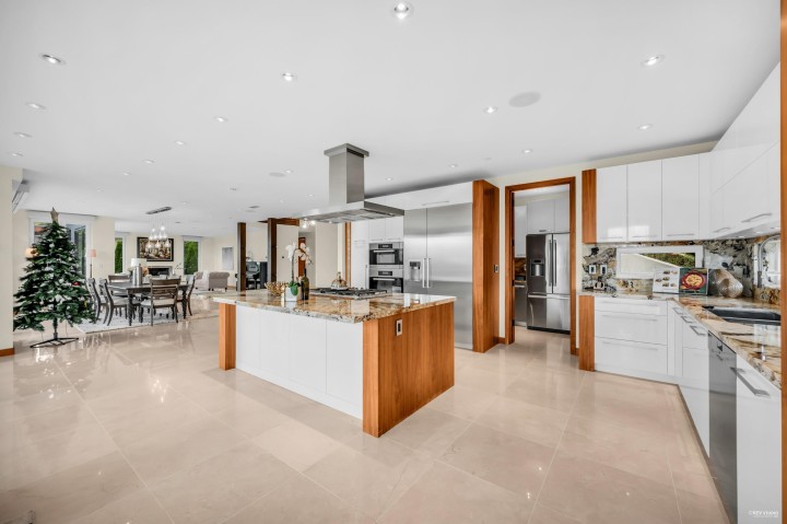 Photo 9 at 518 Ballantree Place, Glenmore, West Vancouver