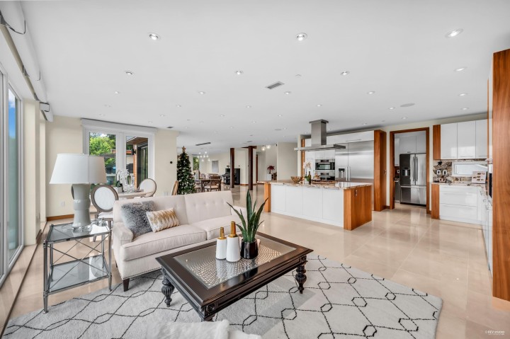 Photo 14 at 518 Ballantree Place, Glenmore, West Vancouver