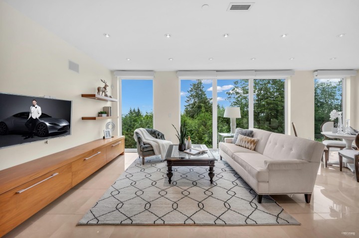 Photo 15 at 518 Ballantree Place, Glenmore, West Vancouver