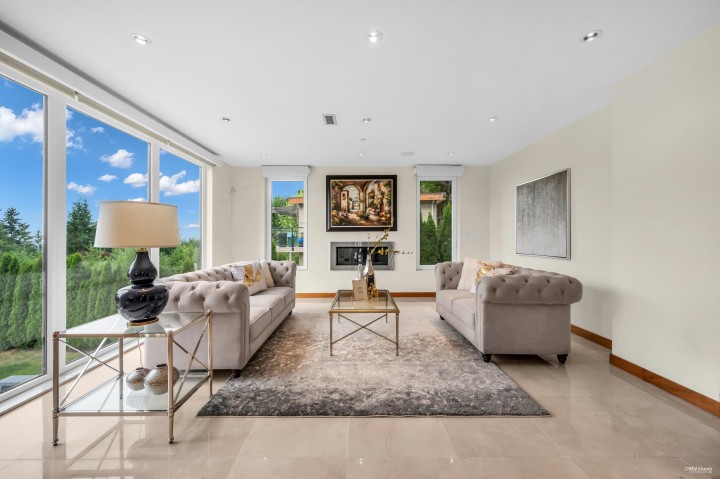 Photo 4 at 518 Ballantree Place, Glenmore, West Vancouver