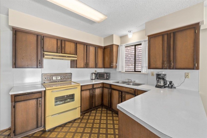 Photo 13 at 4427 W 6th Avenue, Point Grey, Vancouver West