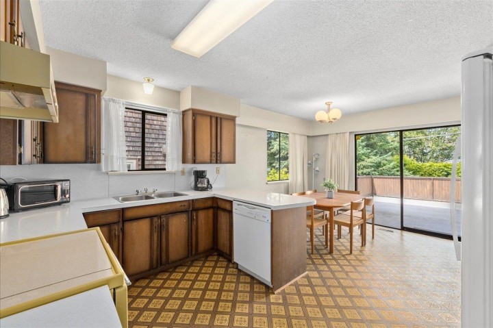 Photo 12 at 4427 W 6th Avenue, Point Grey, Vancouver West