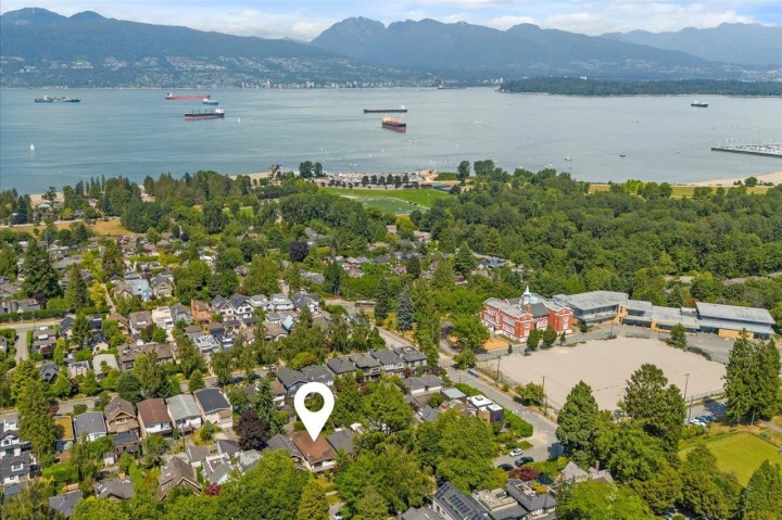 Photo 3 at 4427 W 6th Avenue, Point Grey, Vancouver West