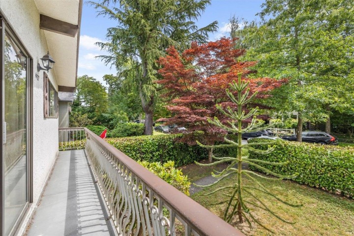 Photo 9 at 4427 W 6th Avenue, Point Grey, Vancouver West
