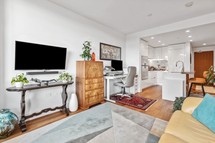 Photo 5 at 405 - 389 W 59th Avenue, South Cambie, Vancouver West