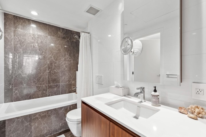 Photo 18 at 405 - 389 W 59th Avenue, South Cambie, Vancouver West