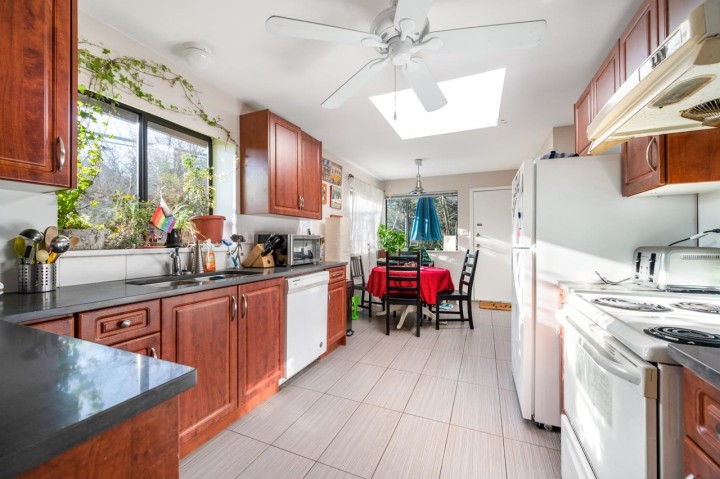 Photo 3 at 3003 Sunnyhurst Road, Lynn Valley, North Vancouver