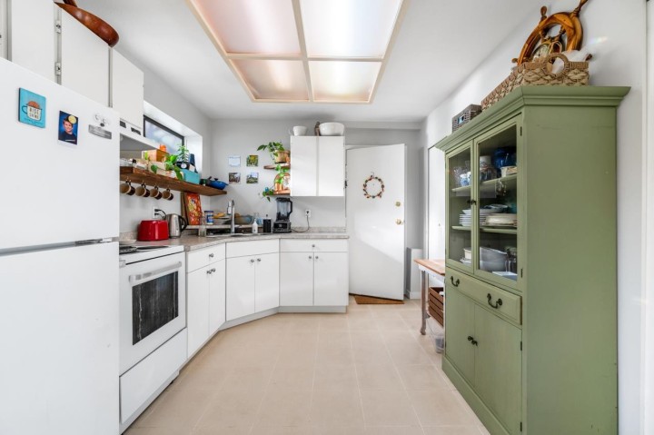 Photo 18 at 3003 Sunnyhurst Road, Lynn Valley, North Vancouver