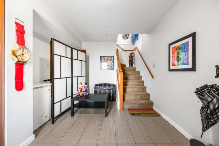 Photo 8 at 3003 Sunnyhurst Road, Lynn Valley, North Vancouver