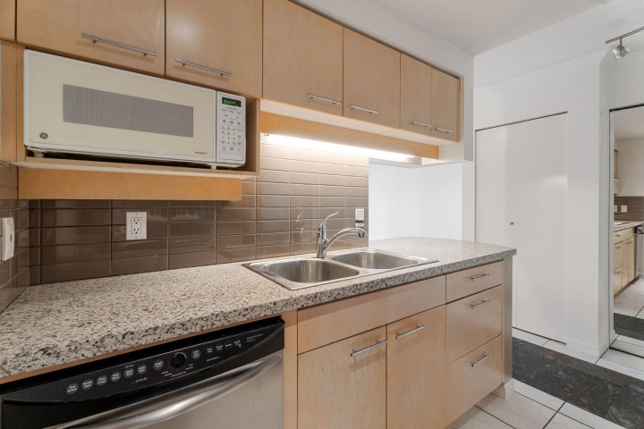 Photo 3 at 8A - 199 Drake Street, Yaletown, Vancouver West